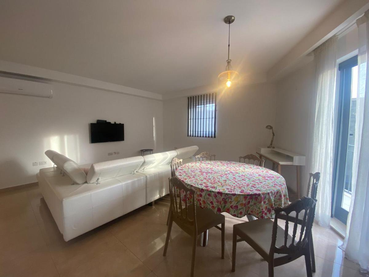 Cozy 2 Bedroom Apartment Near Seafront Gzira Eksteriør billede